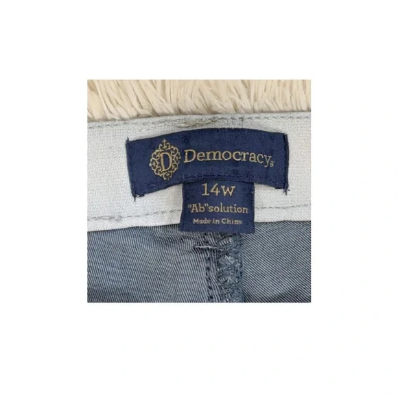 Democracy Women's Light Blue Ankle Crop Jeans - Sz 14W - EUC - Picture 3 of 3